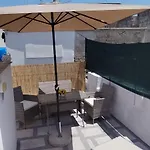Townhome Terrace, Location