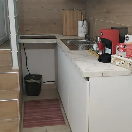 Townhome Terrace, Location * Monopoli